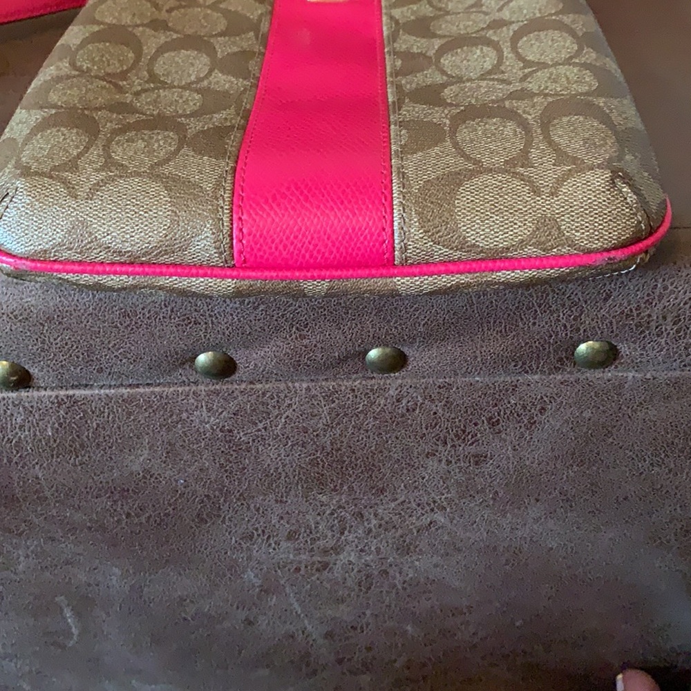 Coach purse and wallet only selling on posh Mark - Picture 4 of 5